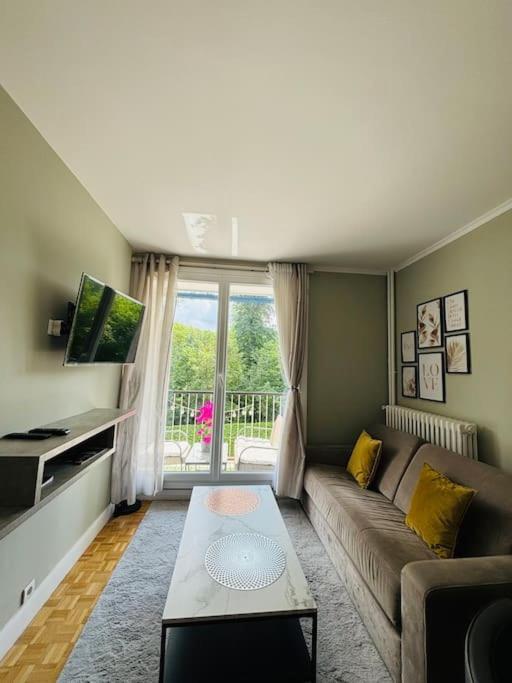 Proche Chateau De Versailles Avec Balcon Vu Sur Une Foret Et Parking Gratuit Pour 5 Personnes Maximum Екстер'єр фото